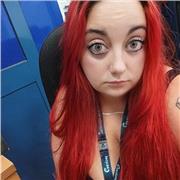 Titulación en Derecho,  especializada en impartir clases de humanidades e informática